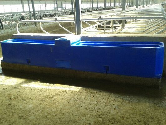 As matérias primas moldando rotatórias da calha da água moldam