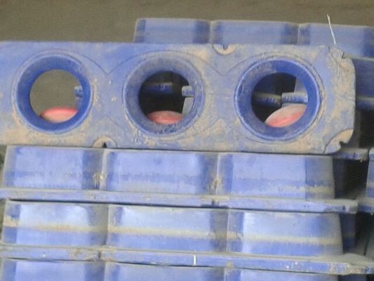 As matérias primas moldando rotatórias da calha da água moldam